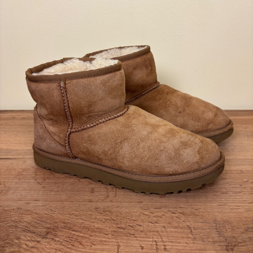 UGG Classic Mini II Ankle Boot Chestnut Tan Women‎ Size 8 Suede Sheepskin Casual